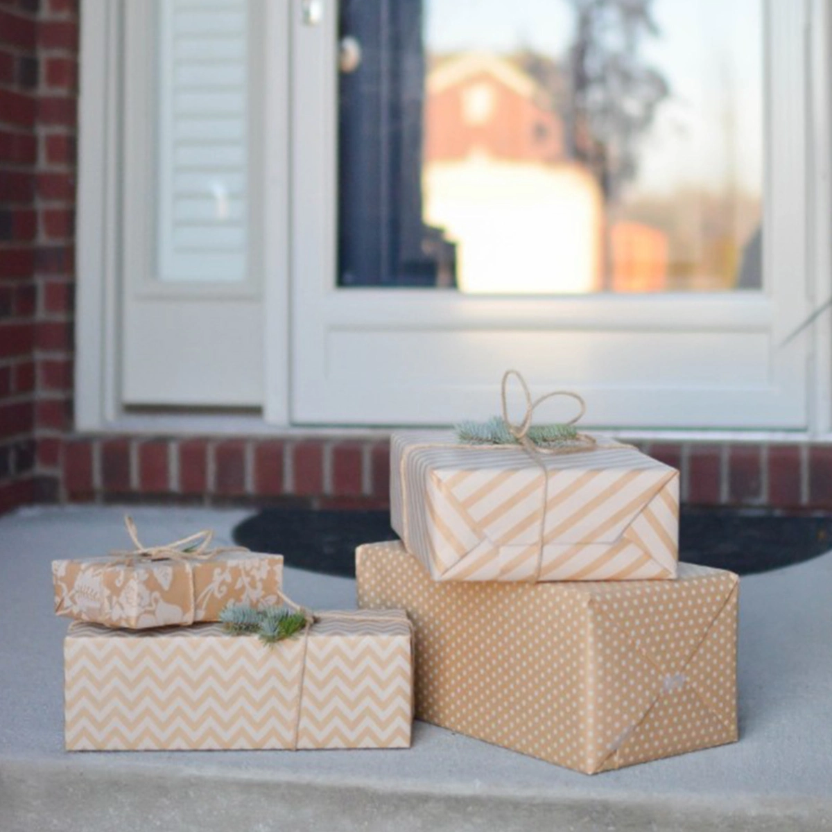 Firmagaver leveret til døren