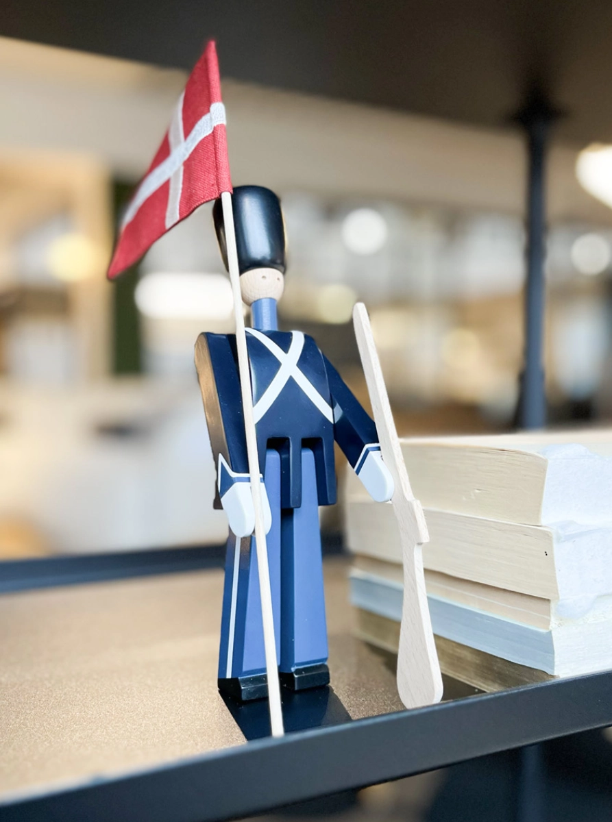 Kay Bojesen troneskifte Garder