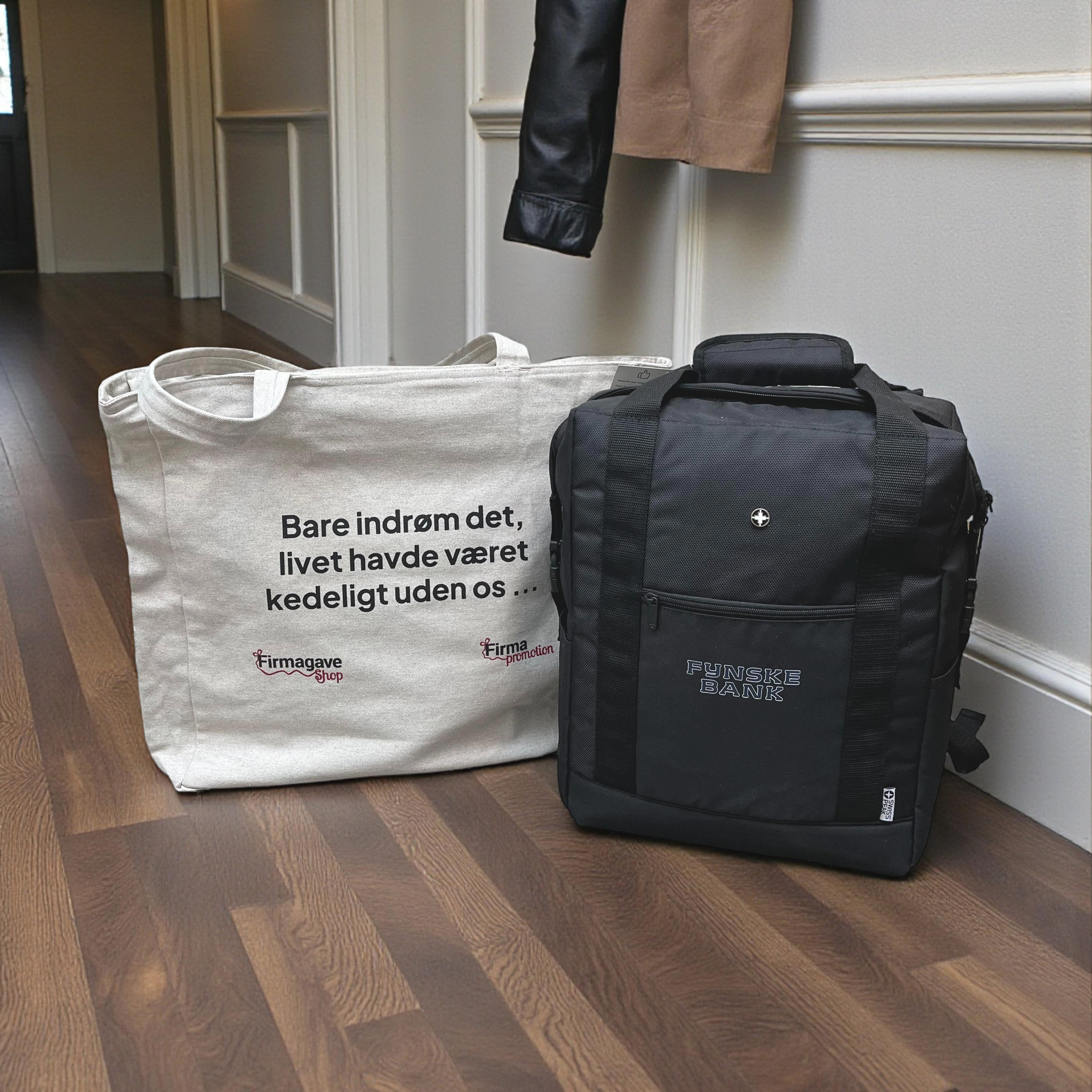 To tasker med logoprint i en gqang