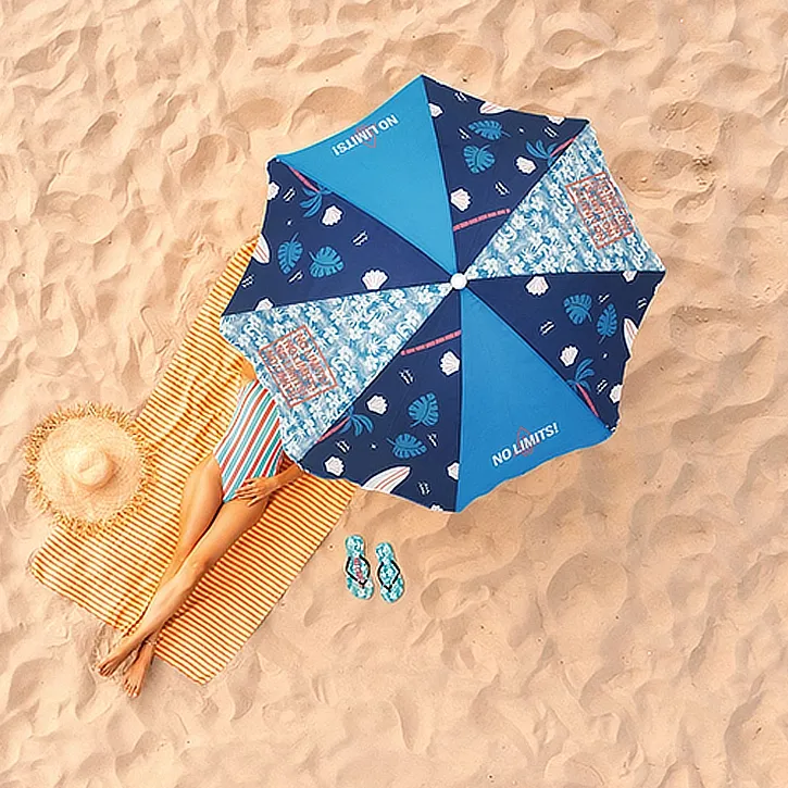 Parasol med logo set oppefra