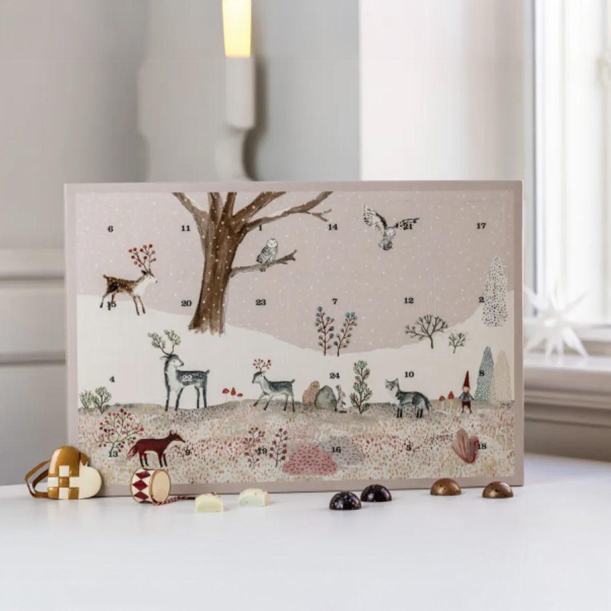 xocolatl julekalender med små stykker og julepynt